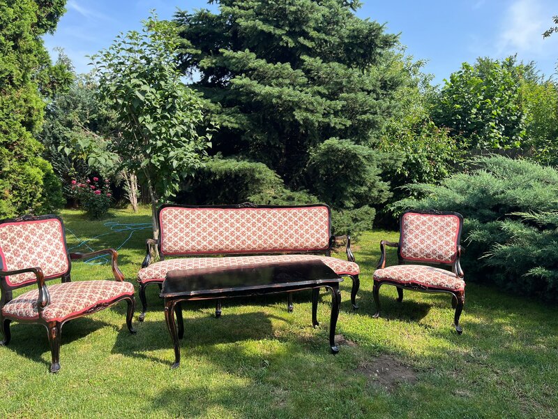 Vand mobilier vechi, frumos sculptat !
