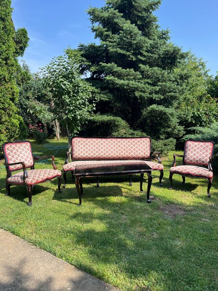 Vand mobilier vechi, frumos sculptat !
